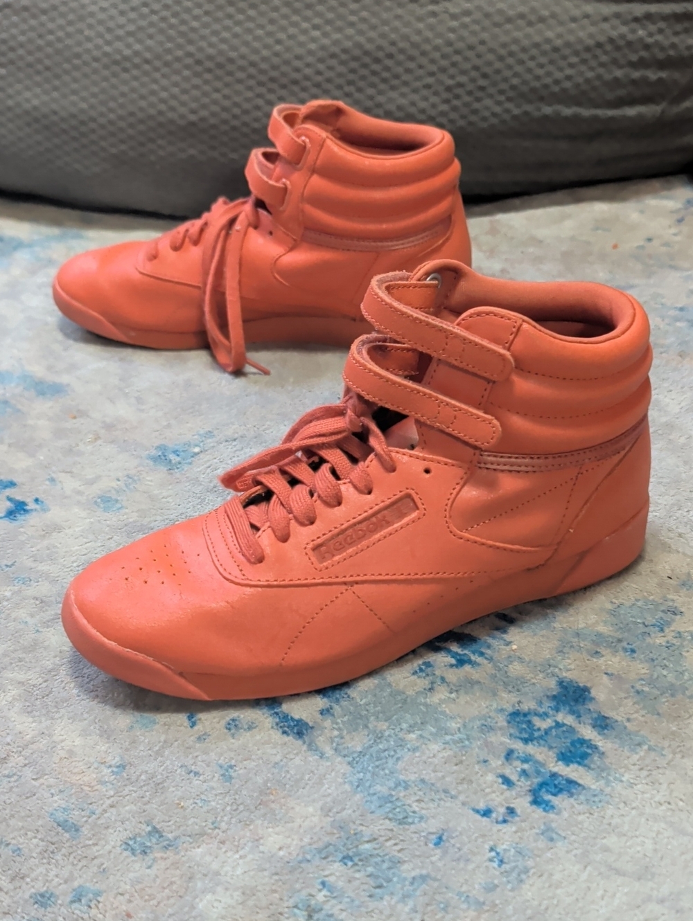 VTG Reedbok High-Top Coral Sneakers with Double-Strap Support Men's 7/ Women 8.5